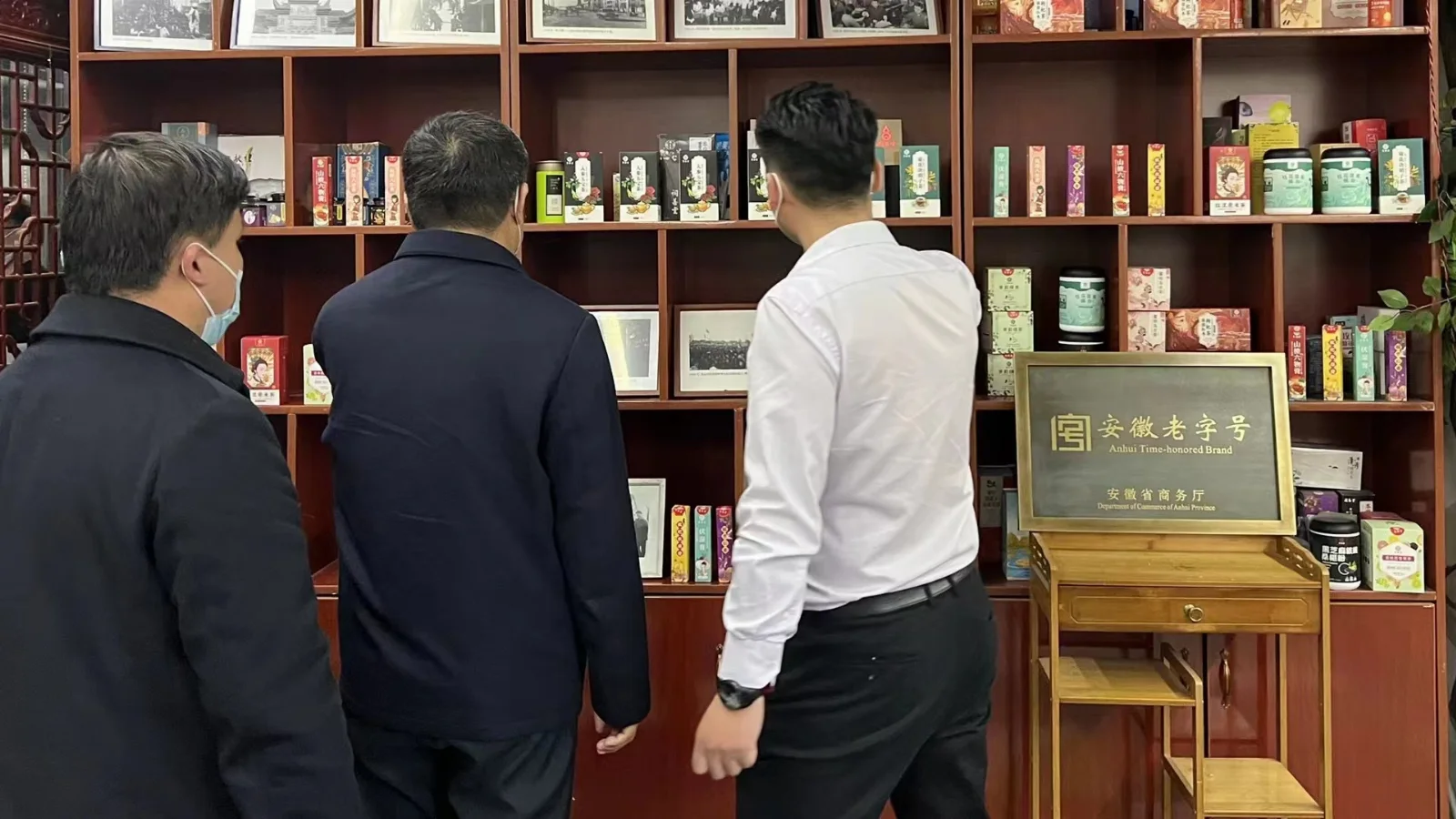 亳州市委常委、统战部部长郑超一行莅临亳州市和记草本药业有限公司指导工作 · 详情图 2